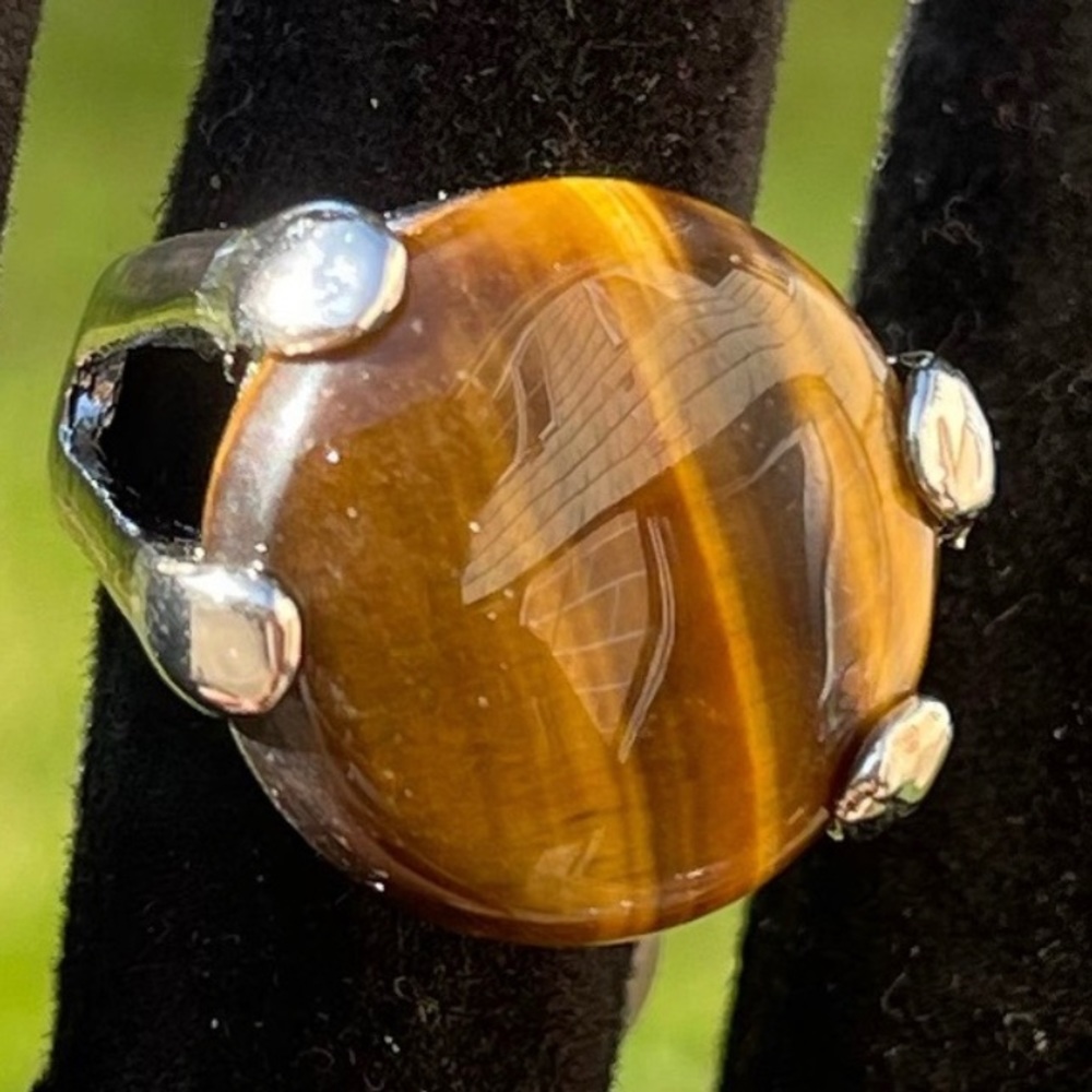 Beautiful Round Silver tone Tiger Eye ring size 5 1/2 size 17